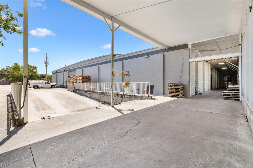 More Photos Of 1103 Thomas Ave, Leesburg Warehouse For Lease