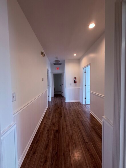More Photos Of 5722 Hickory Plaza Dr, Nashville Office For Lease
