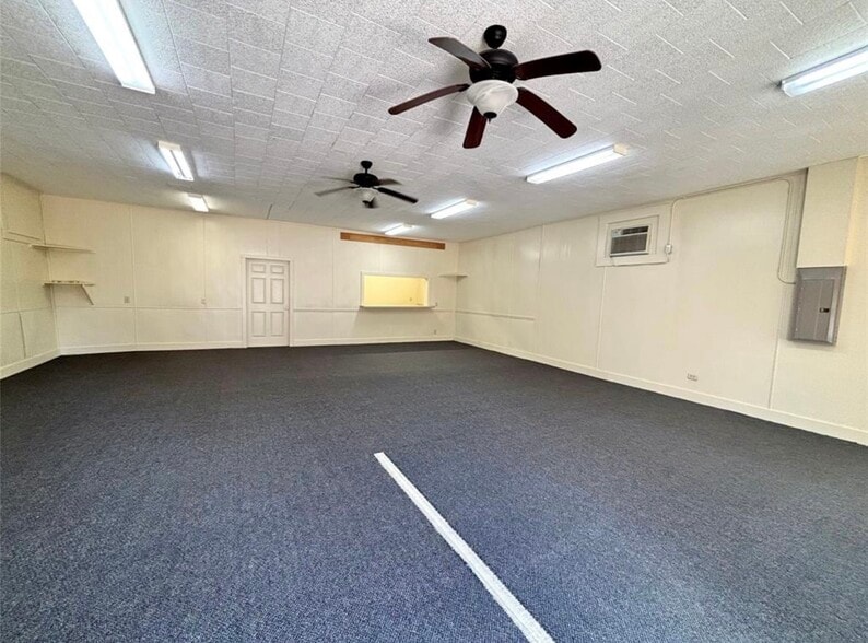 More Photos Of 110 N Zavalla St, Jasper Showroom For Sale