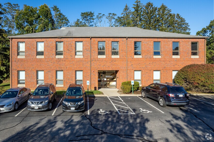 More Photos Of 875 Centerville Rd, Warwick Office For Sale