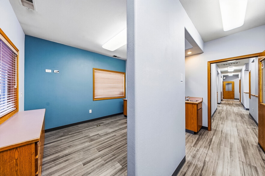 More Photos Of 925 Town Centre Dr, Medford Medical For Lease