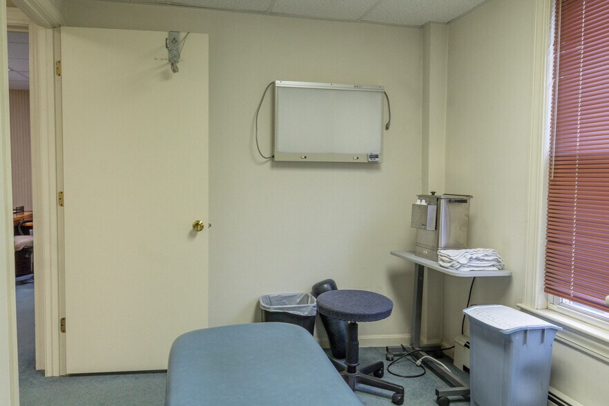 More Photos Of 1385 Congress St, Portland Office For Sale