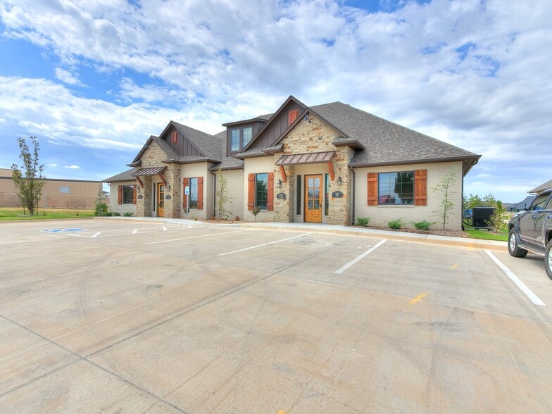 More Photos Of 17933 N Pennsylvania Ave, Edmond Office For Sale