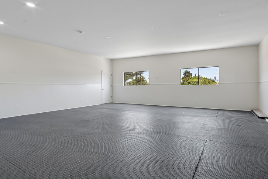 More Photos Of 10650-10658 Burbank Blvd, North Hollywood Food Processing For Lease