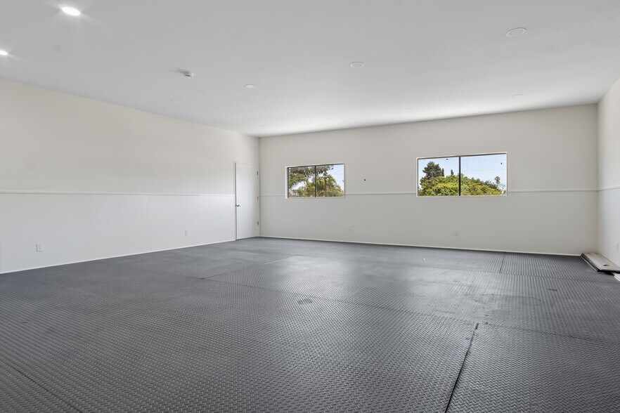 More Photos Of 10650-10658 Burbank Blvd, North Hollywood Food Processing For Sale