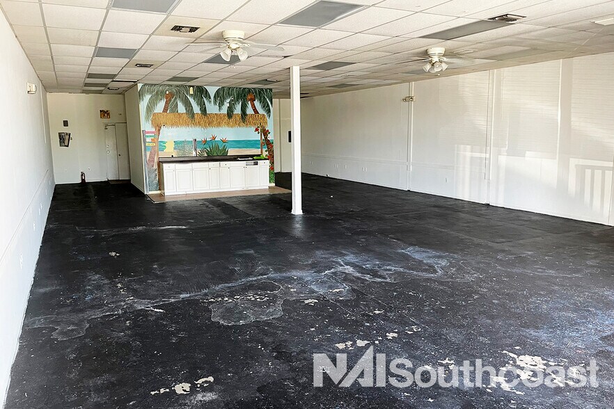 More Photos Of 4392 NE Ocean Blvd, Jensen Beach Storefront Retail Office For Lease