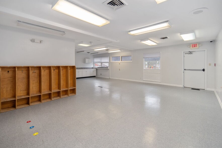 More Photos Of 4956 NY-30, Schoharie Flex For Sale