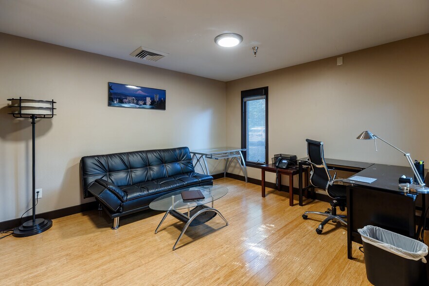 More Photos Of 4309 SW Oakridge Rd, Lake Oswego Medical For Sale