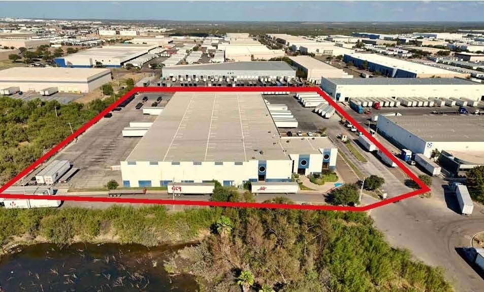 More Photos Of 12018 Auburn Rd, Laredo Distribution For Lease