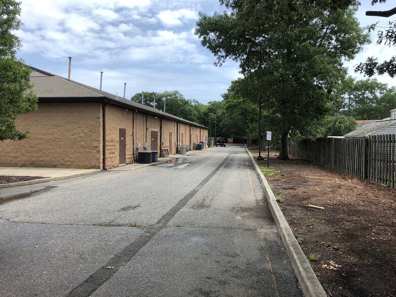 More Photos Of 567 Mantoloking Rd, Brick Storefront Retail Office For Lease