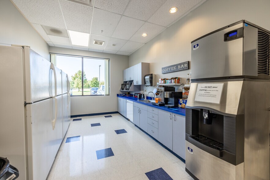 More Photos Of 500 Canal View Blvd, Rochester Unknown For Lease