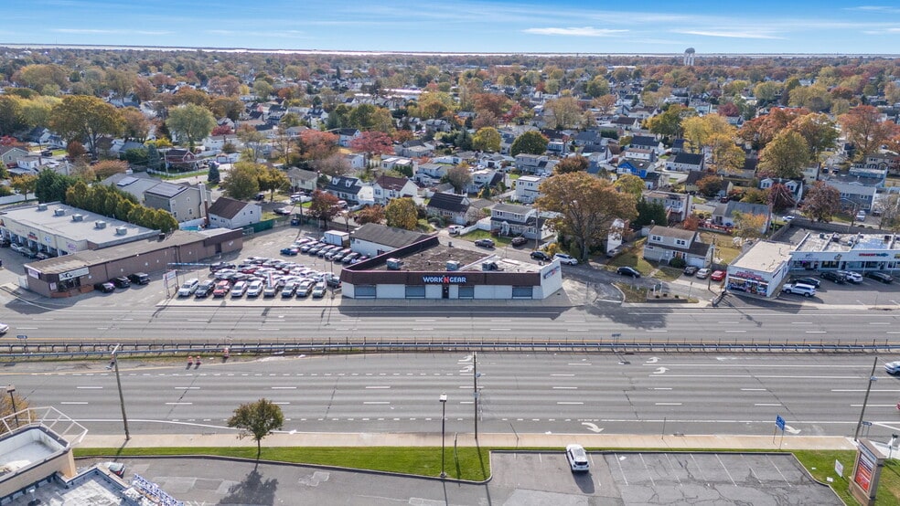 More Photos Of 150 W Sunrise Hwy, Lindenhurst General Retail For Lease