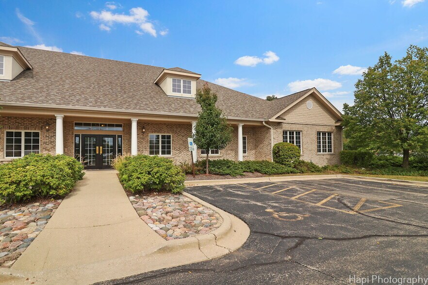 More Photos Of 3 Executive Ct, South Barrington Medical For Lease