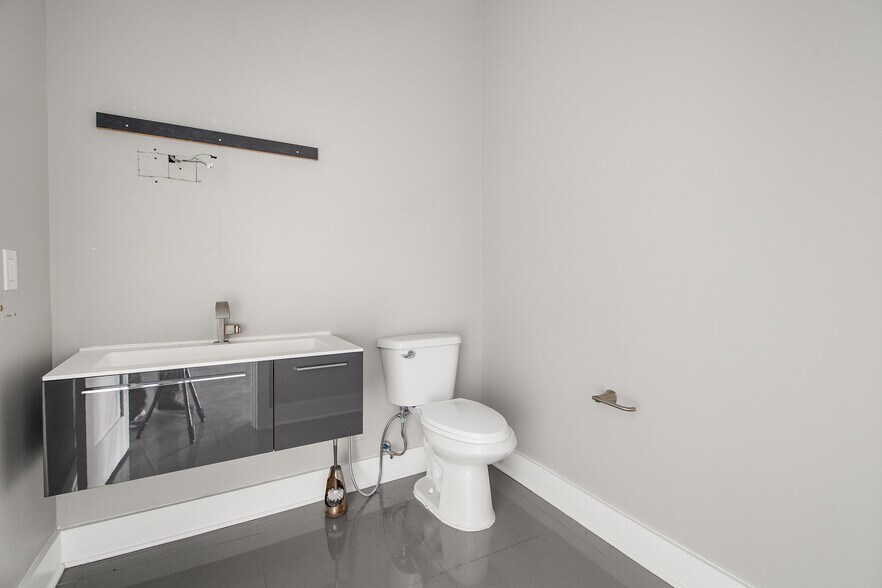 More Photos Of 3220 Blenheim Blvd, Fairfax General Retail For Lease