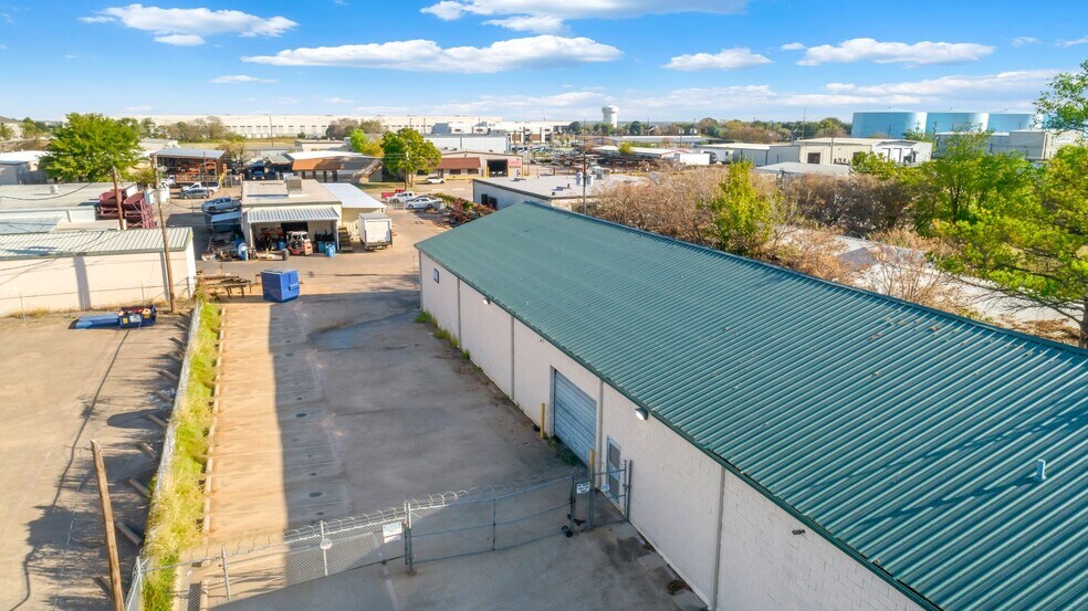 More Photos Of 4201 Clay Ave, Haltom City Warehouse For Lease