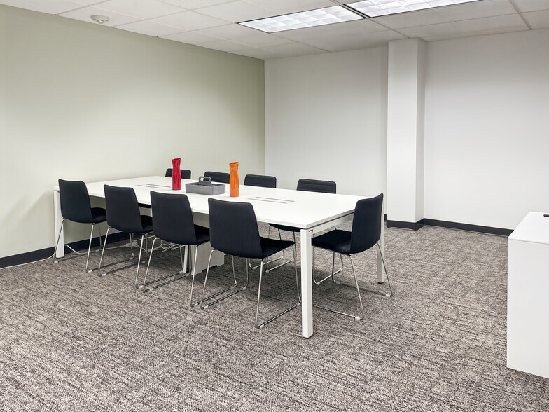 More Photos Of 6063 Hudson Rd, Woodbury Office For Lease