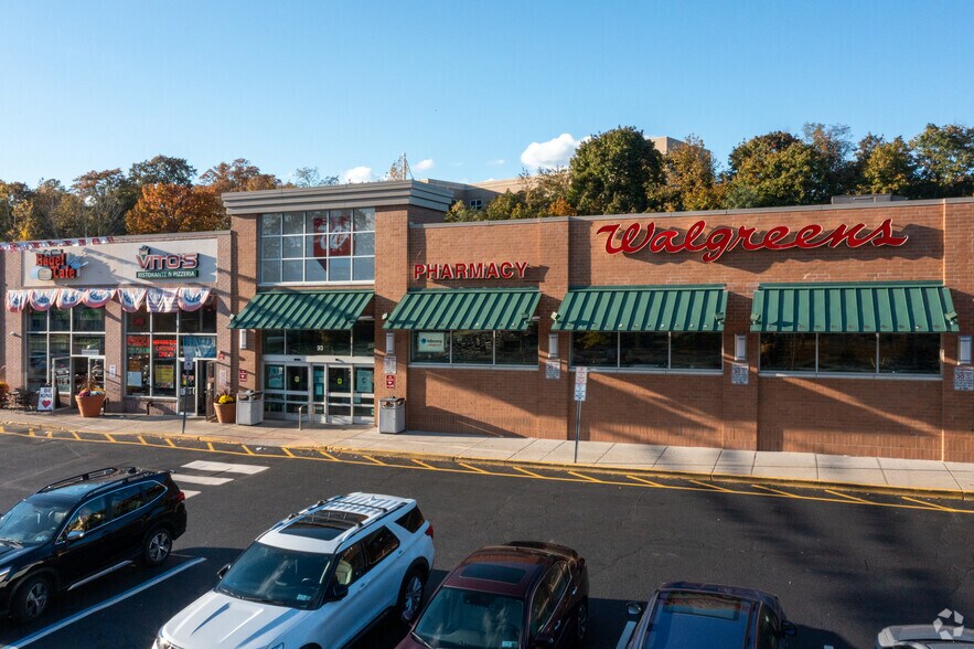 More Photos Of 87-95 Forest Ave, Glen Cove Storefront For Lease