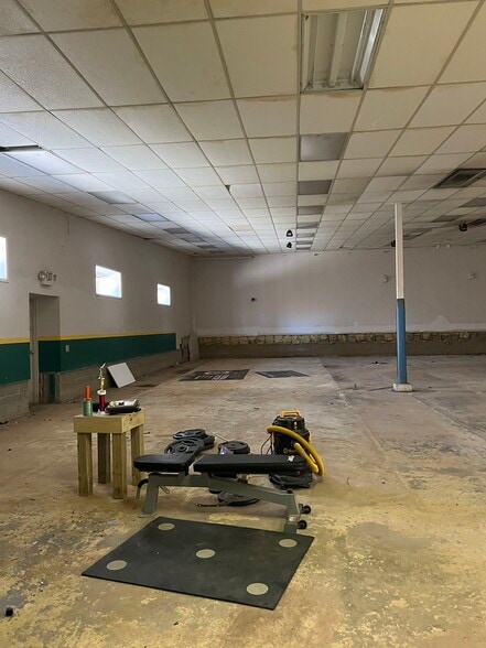 More Photos Of 728 Stanton Christiana Rd, Newark Warehouse For Lease