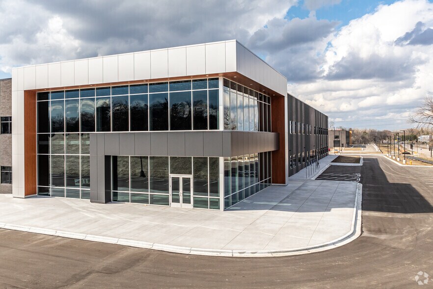 More Photos Of 651 Douglas Dr N, Golden Valley Warehouse For Lease