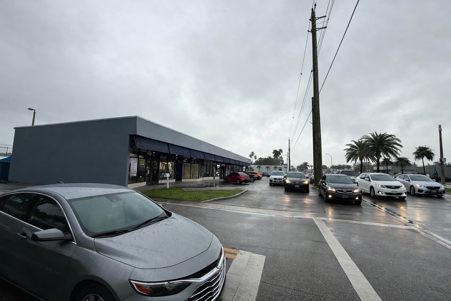More Photos Of 357-379 NE 167th St, Miami Storefront For Lease