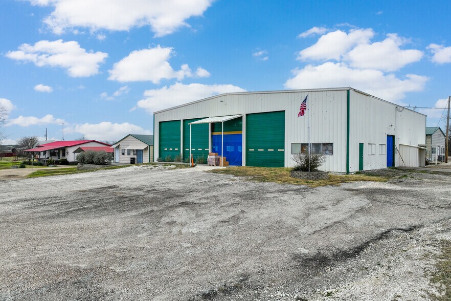 More Photos Of 6212 FM 933, Blum Warehouse For Sale
