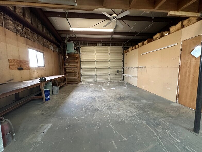 More Photos Of 16 NW 65th St, Oklahoma City Light Manufacturing For Lease