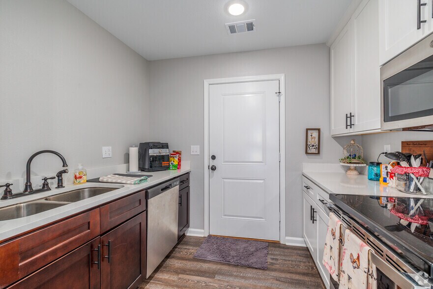 More Photos Of 124 S College St, Mountain Home Apartments For Sale