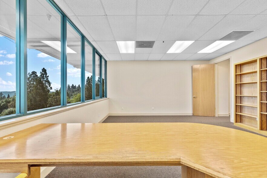More Photos Of 13620 Lincoln Way, Auburn Office For Sale