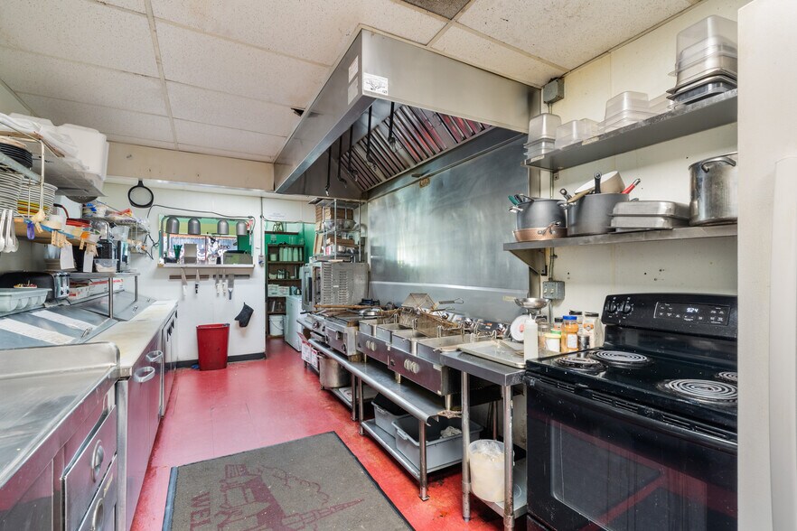 More Photos Of 204 Main Ave, Tillamook Storefront For Sale