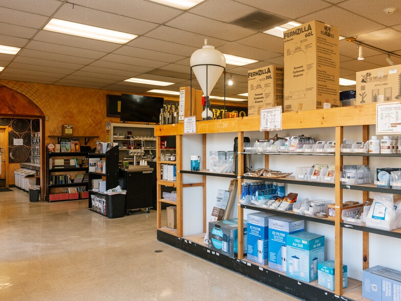More Photos Of 212-234 SE 12th Ave, Portland Warehouse For Sale