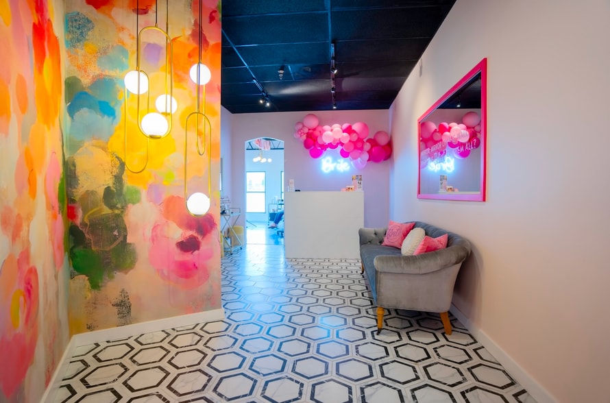 More Photos Of 5757 W Lovers Ln, Dallas Office For Lease