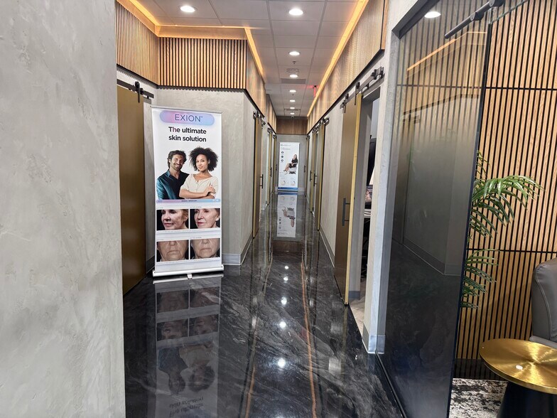 More Photos Of 9040 Carothers Pky, Franklin Storefront For Lease