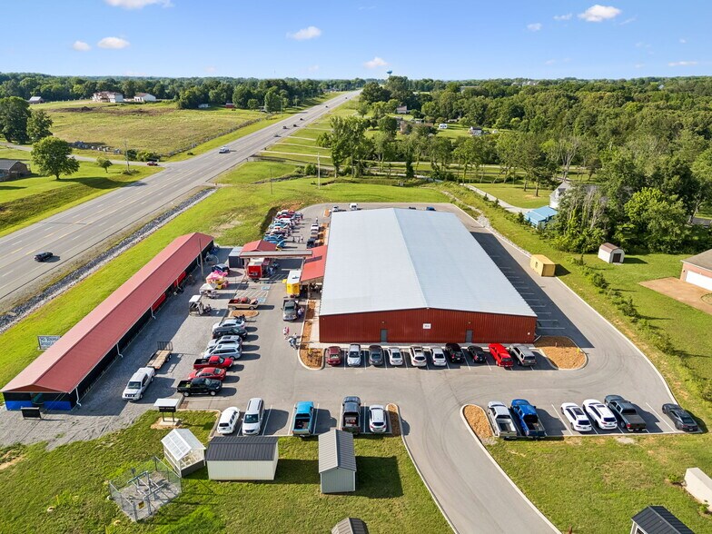 More Photos Of 4070 Old Highway 431, Greenbrier Freestanding For Sale
