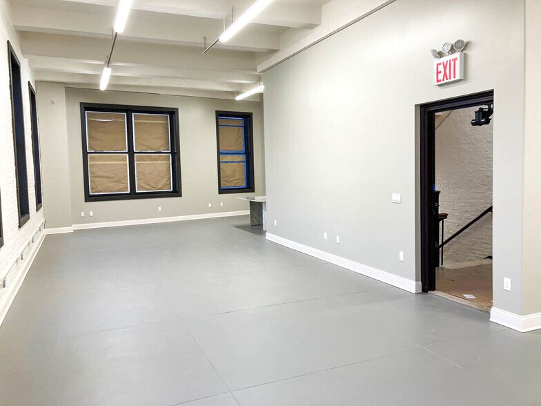 More Photos Of 145 Clove Rd, Staten Island Warehouse For Lease