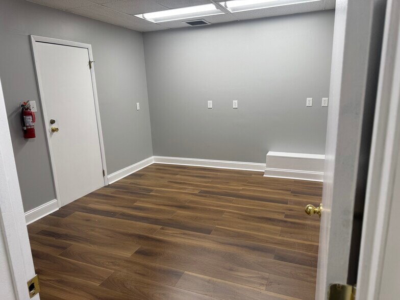 More Photos Of 100 E Pennsylvania Ave, Towson General Retail For Lease