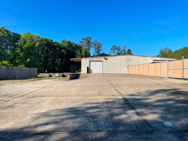 More Photos Of 300 Delano Dr, Manchester Warehouse For Sale