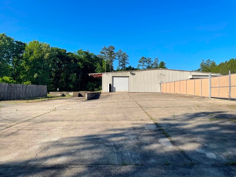 More Photos Of 300 Delano Dr, Manchester Warehouse For Sale