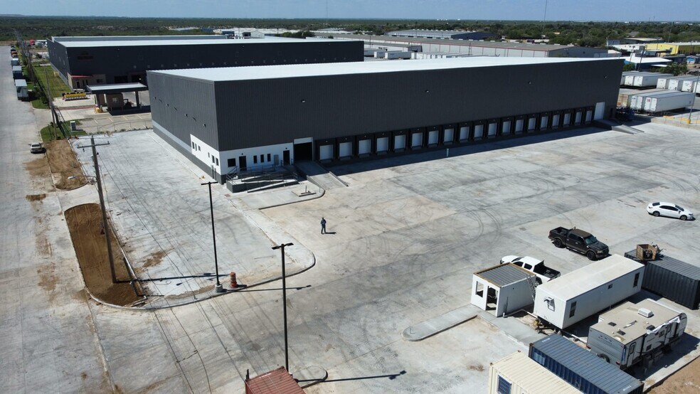 Primary Photo Of 114 N America Rd, Laredo Warehouse For Lease