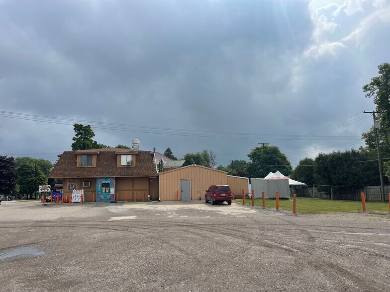 More Photos Of 4397 Main St, Brown City Bar For Sale