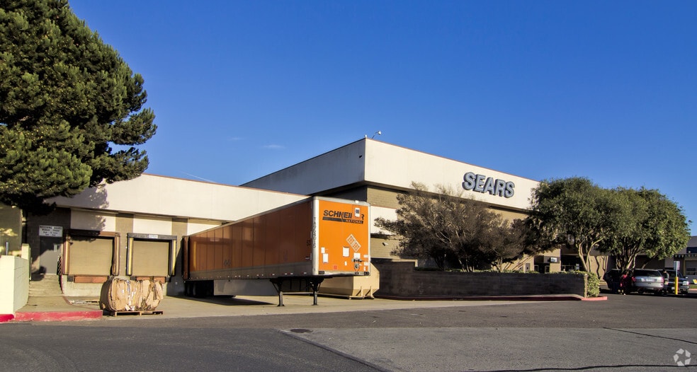 More Photos Of 1700 N Main St, Salinas Department Store For Lease