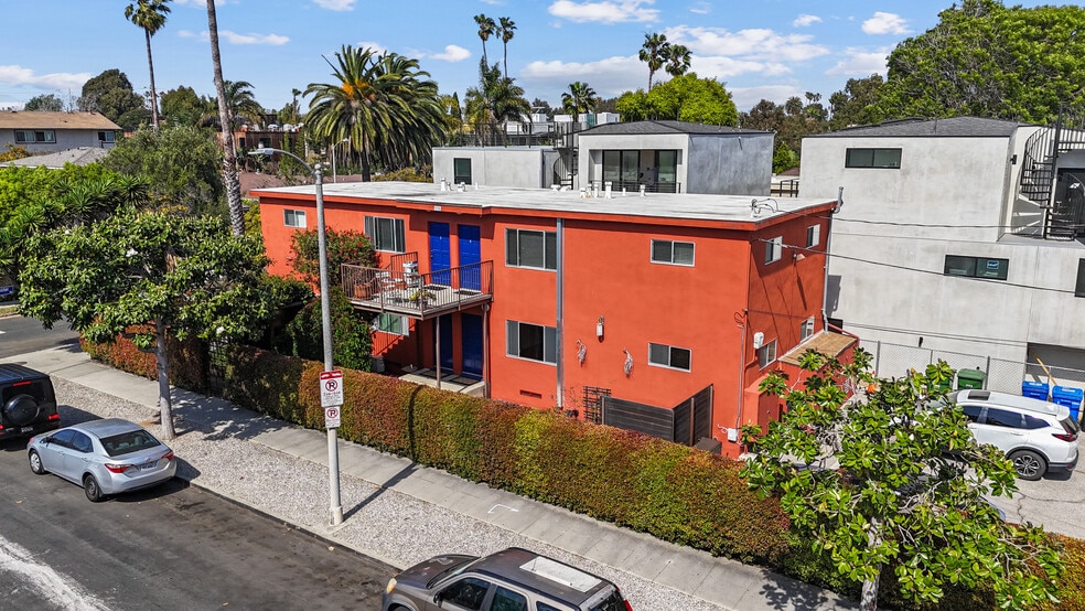 Primary Photo Of 502 Westminster ave, Venice Apartments For Sale