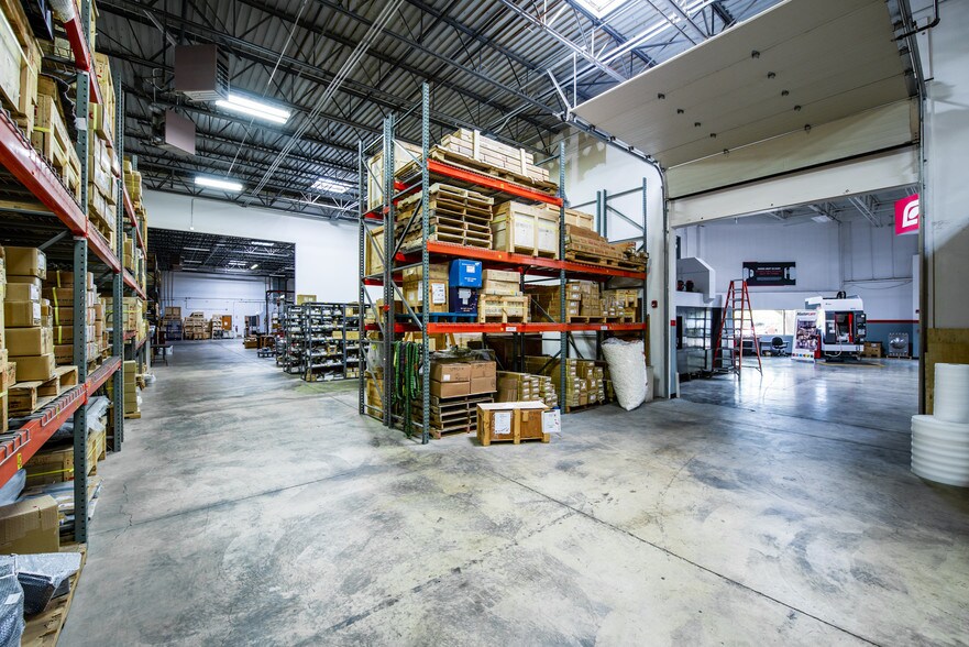 More Photos Of 400-444 E State Pky, Schaumburg Light Distribution For Lease