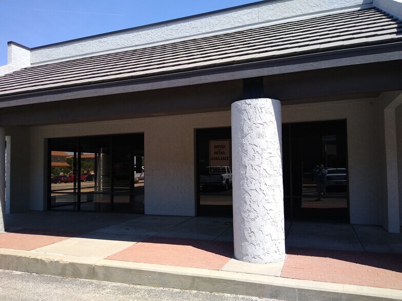 More Photos Of 2424 N Woodlawn St, Wichita Freestanding For Lease