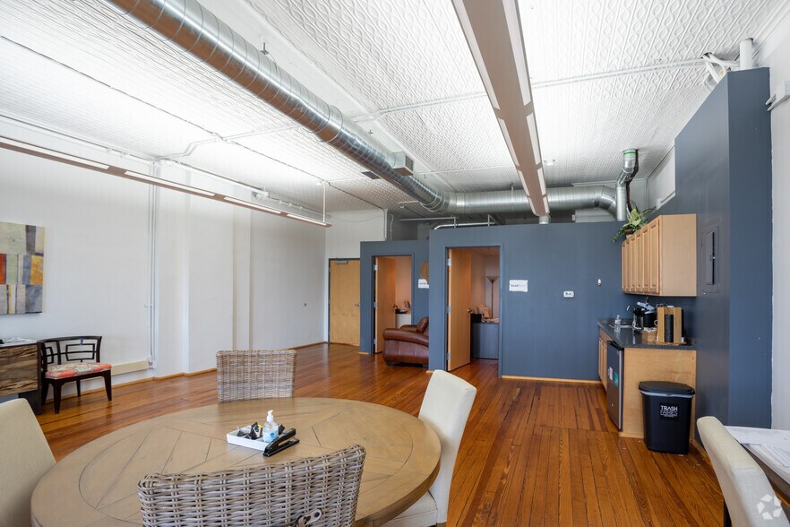 More Photos Of 23 W Broad St, Richmond Office For Sale