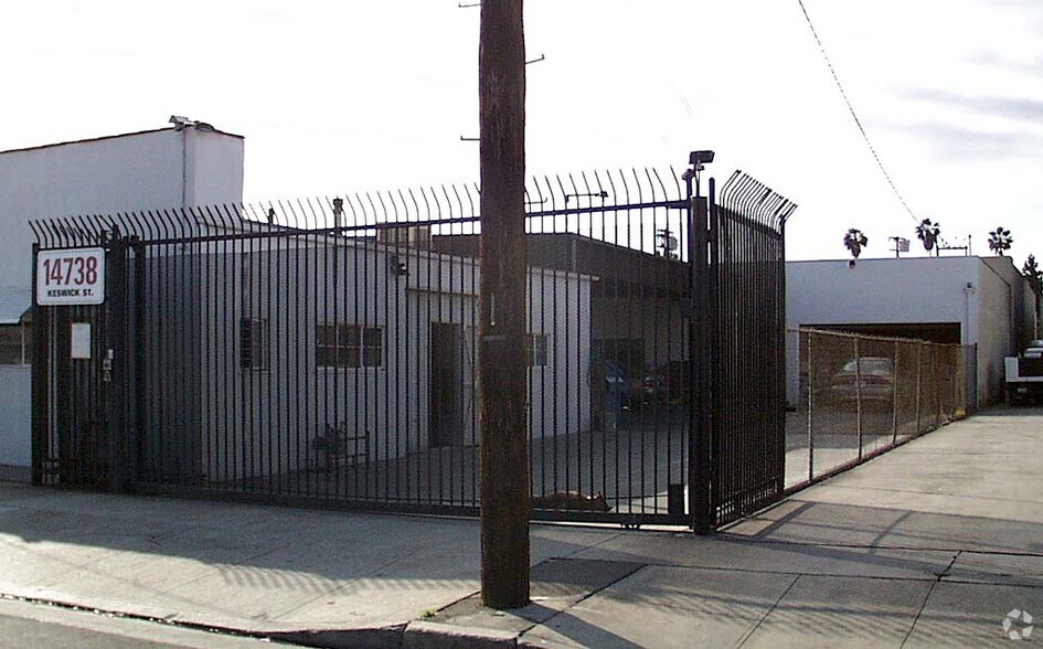 More Photos Of 14736 Keswick St, Van Nuys Warehouse For Lease