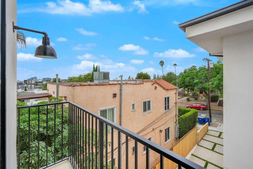 More Photos Of 726 Robinson St, Los Angeles Apartments For Sale