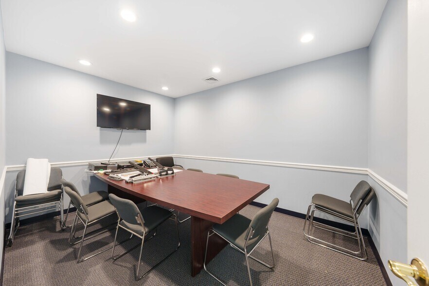 More Photos Of 277 W Clay Ave, Roselle Park Office For Sale