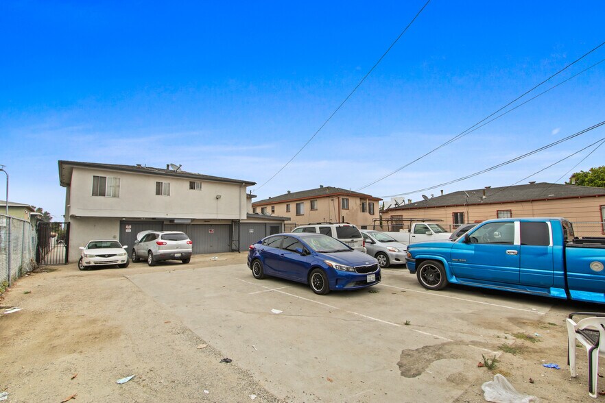 More Photos Of 1044 W 110th St, Los Angeles Apartments For Sale