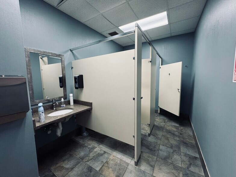 More Photos Of 4775 Campus Dr, Kalamazoo Office For Sale