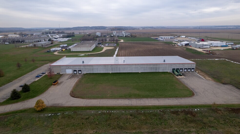 More Photos Of 3310 MN-20, Cannon Falls Distribution For Sale
